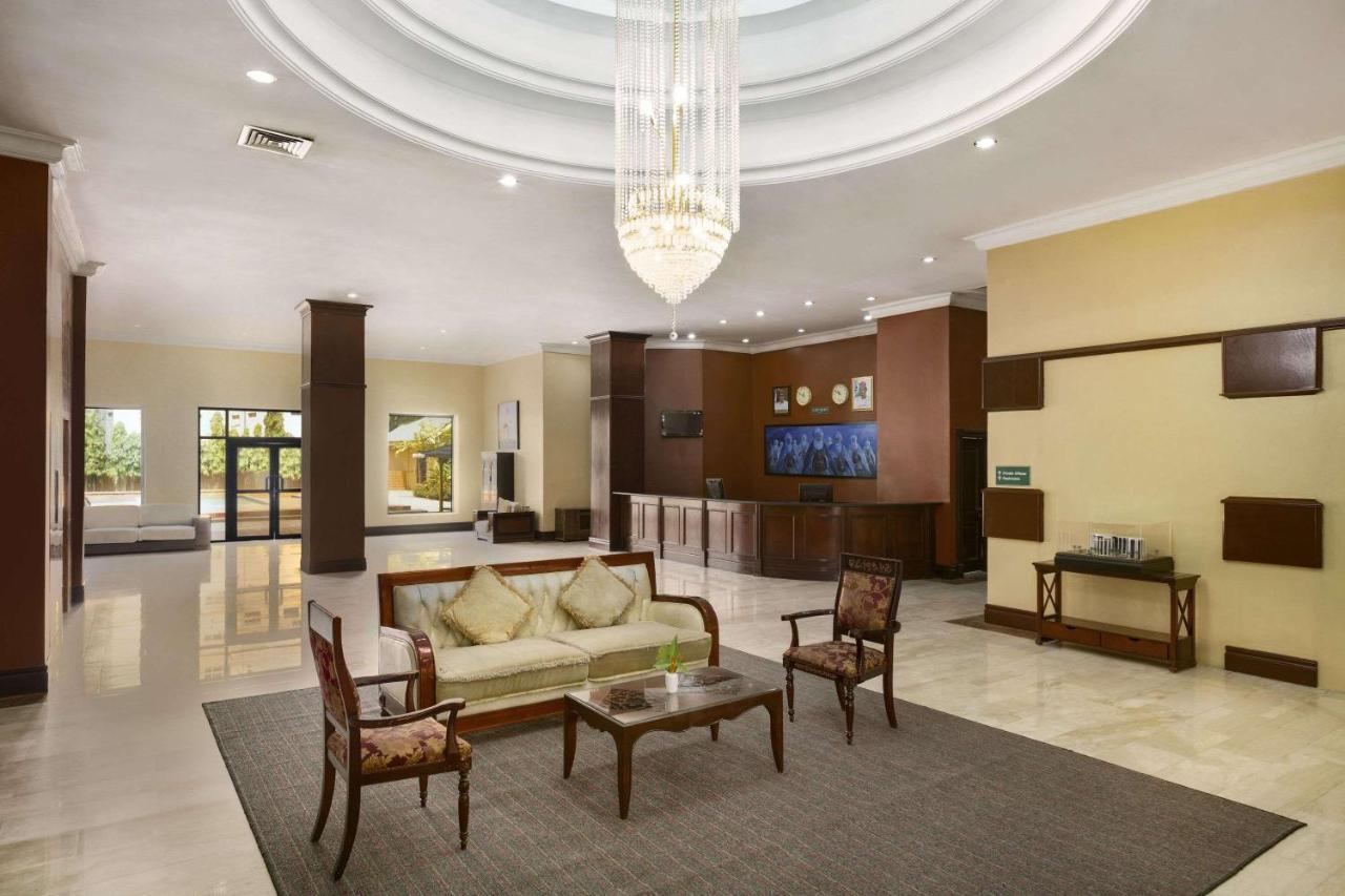 Hawthorn Suites By Wyndham Абуджа Екстер'єр фото